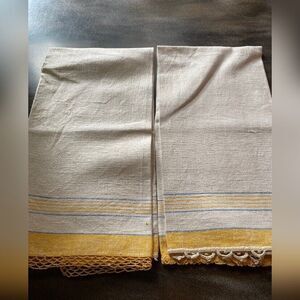 Pair Vintage Table Runners Linen Cream Yellow Lace Grandmacore 27x16”